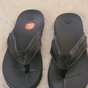 Black Thong-Style Sandals with Textured Straps and Sturdy Soles